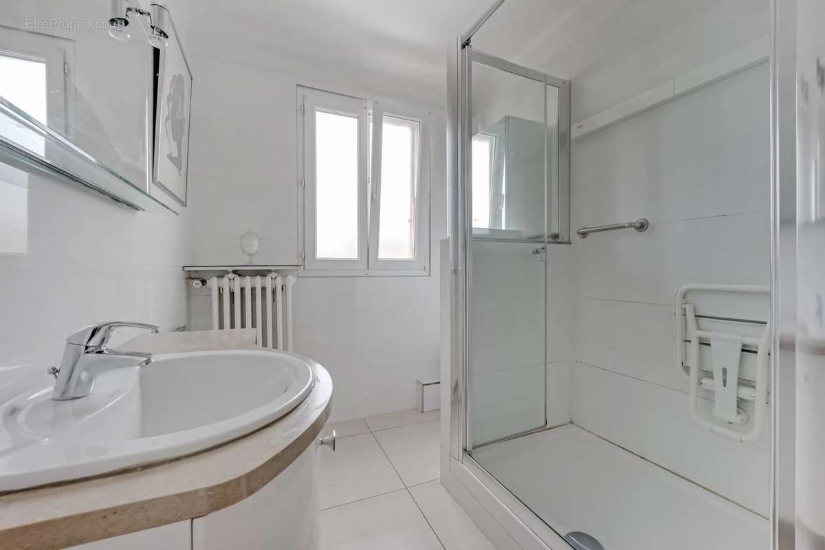 Appartement à COURBEVOIE