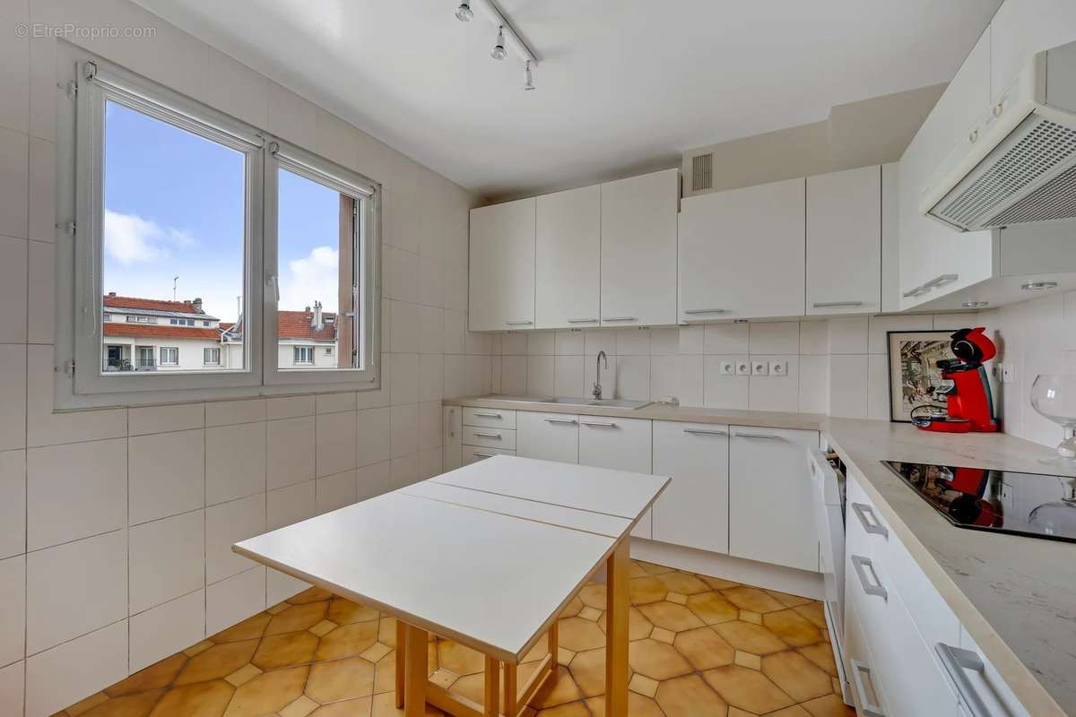 Appartement à COURBEVOIE