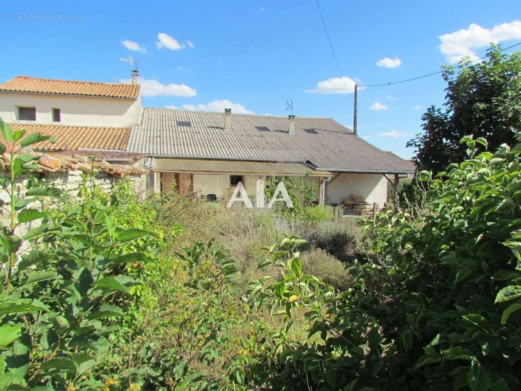 Maison à LOUBIGNE