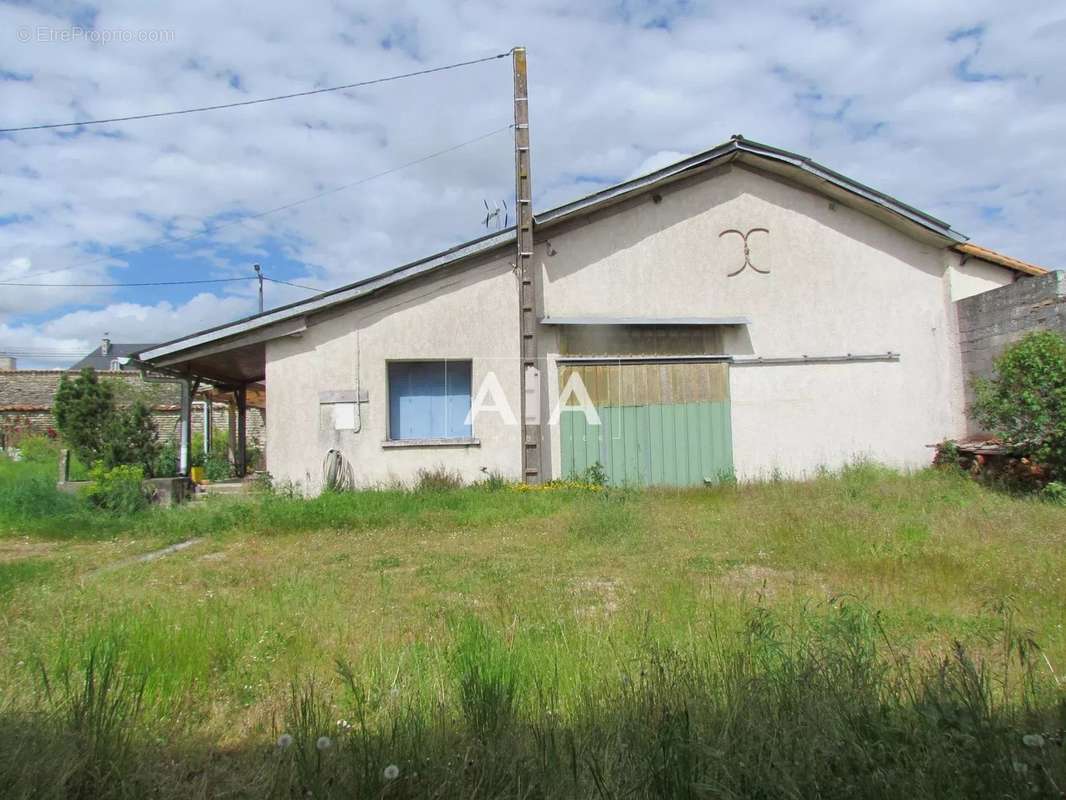 Maison à LOUBIGNE