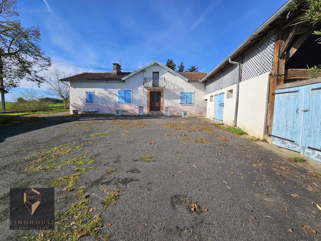 Maison à AURIGNAC