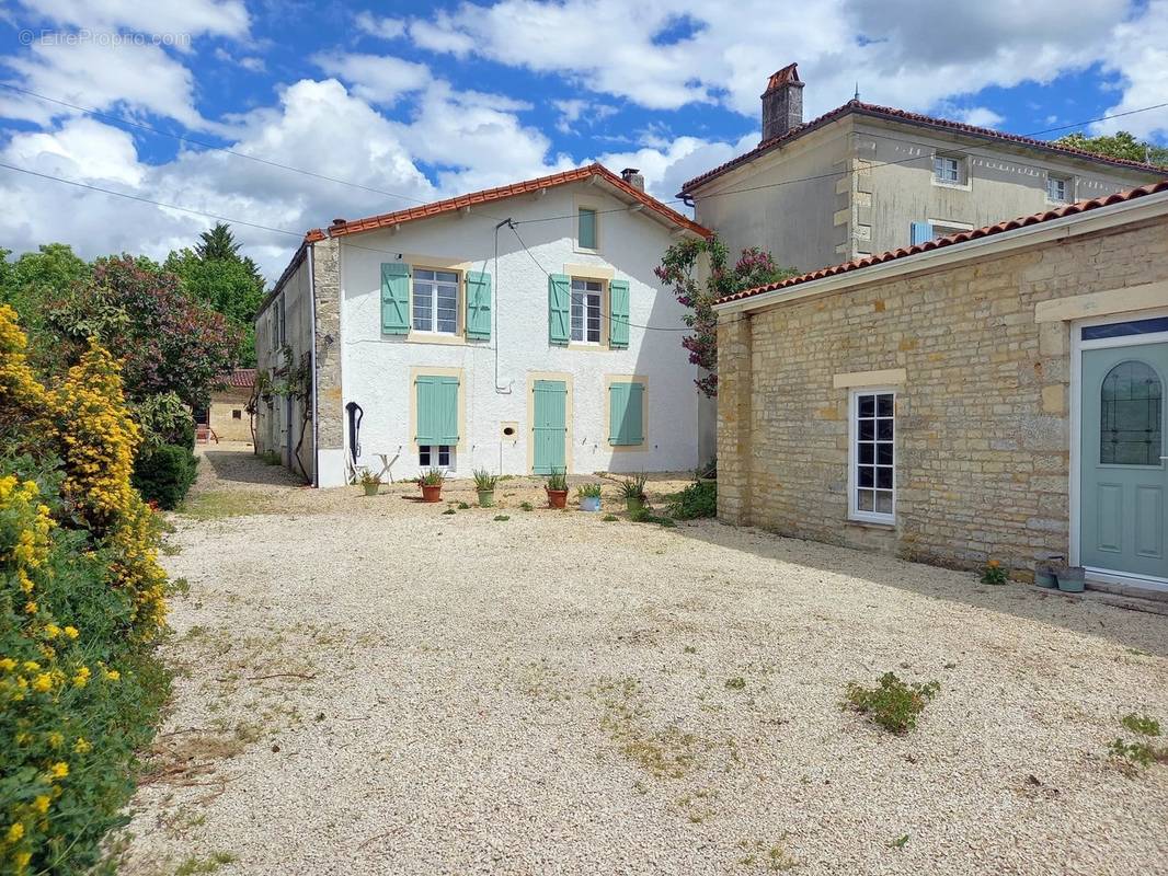 Maison à FOUQUEURE