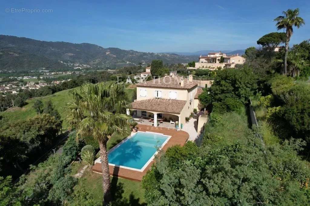 Maison à LA ROQUETTE-SUR-SIAGNE