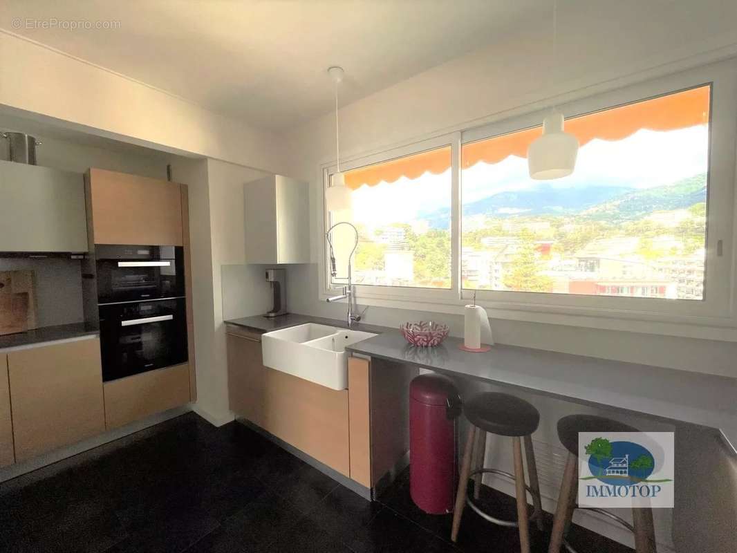 Appartement à ROQUEBRUNE-CAP-MARTIN