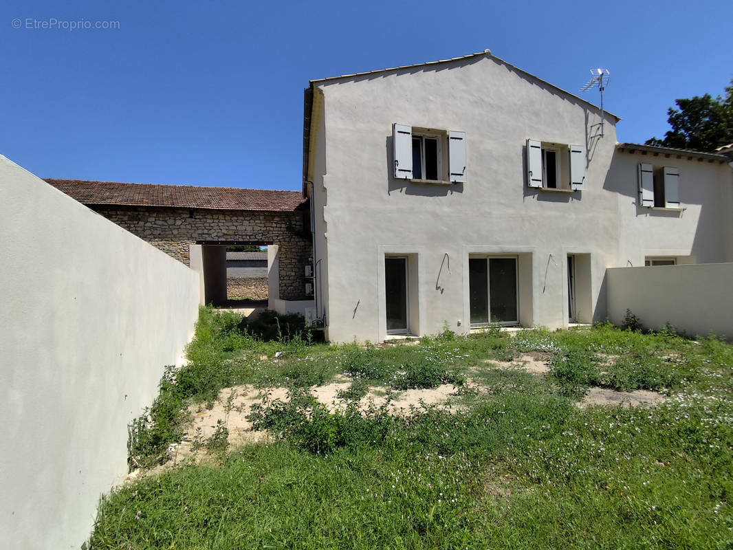 Appartement à JONQUIERES-SAINT-VINCENT