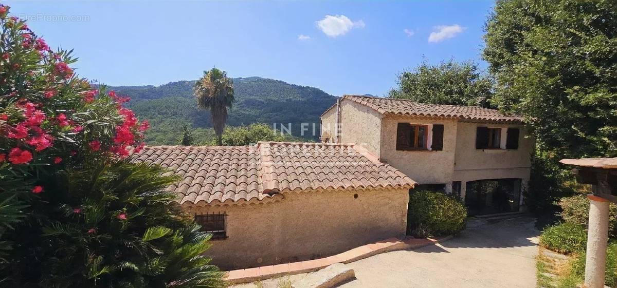 Maison à LES ADRETS-DE-L&#039;ESTEREL