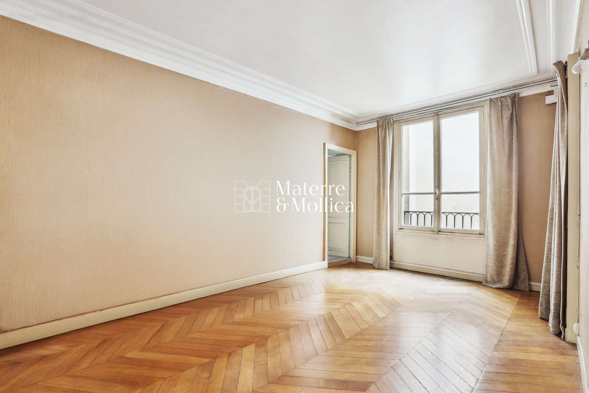 Appartement à PARIS-7E