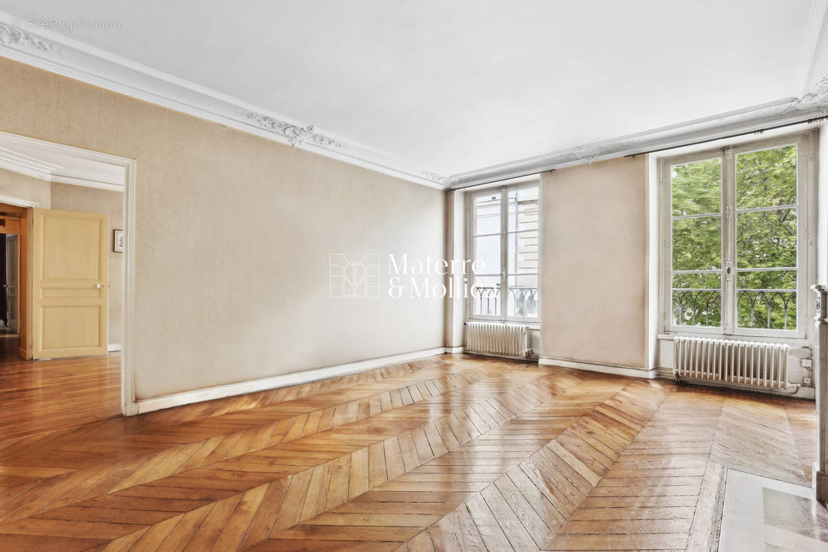 Appartement à PARIS-7E