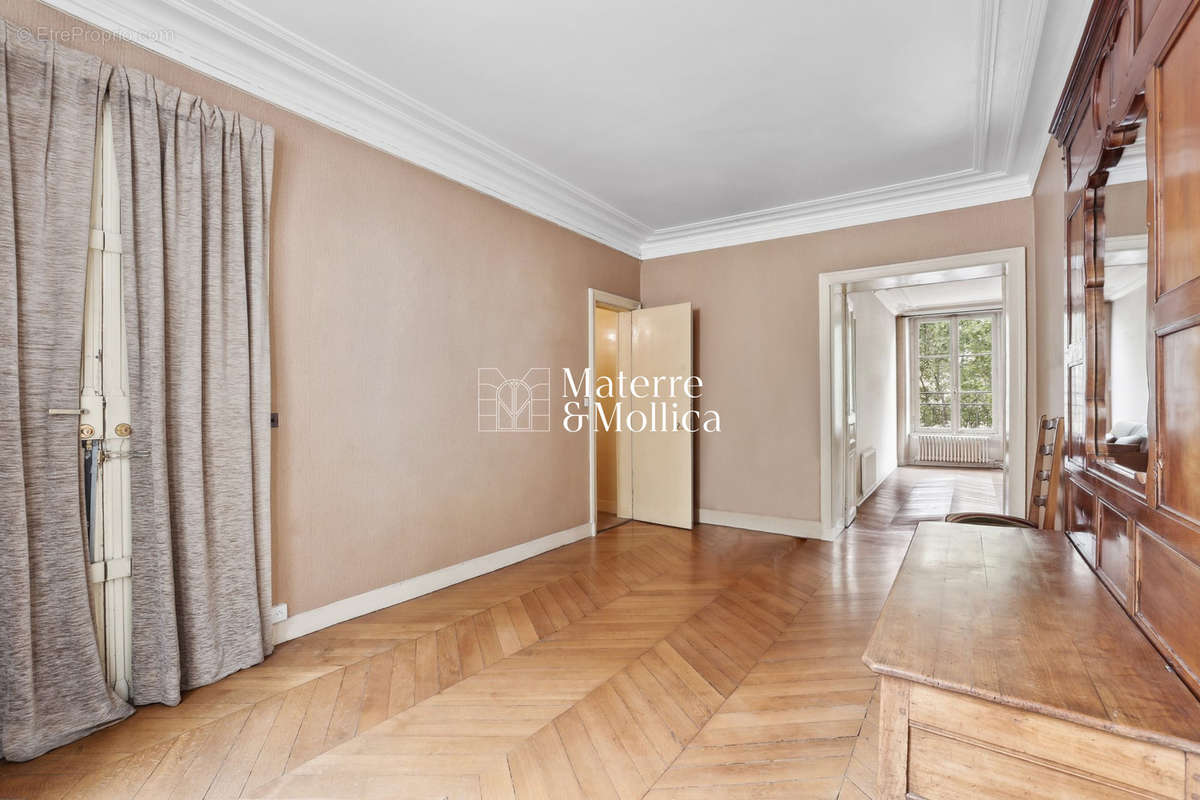 Appartement à PARIS-7E