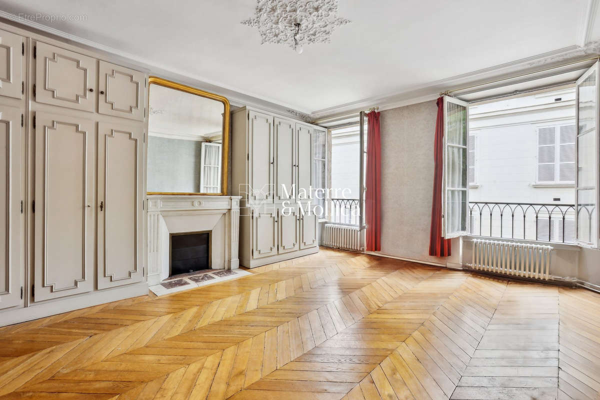 Appartement à PARIS-7E