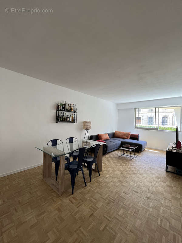 Appartement à MARSEILLE-5E