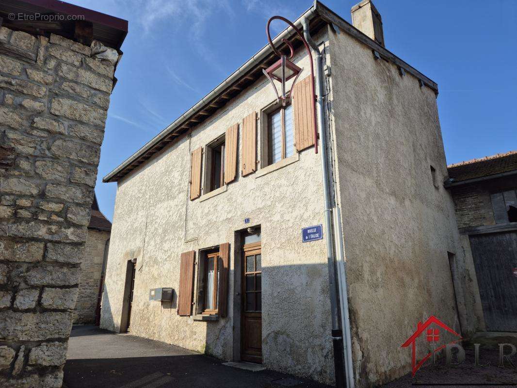 Appartement à MONTREUIL-SUR-BLAISE