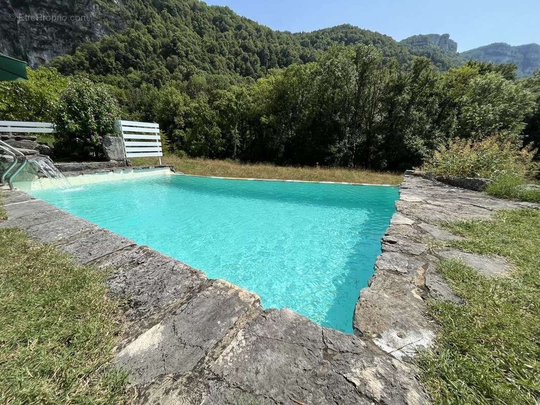 Maison à COGNIN-LES-GORGES