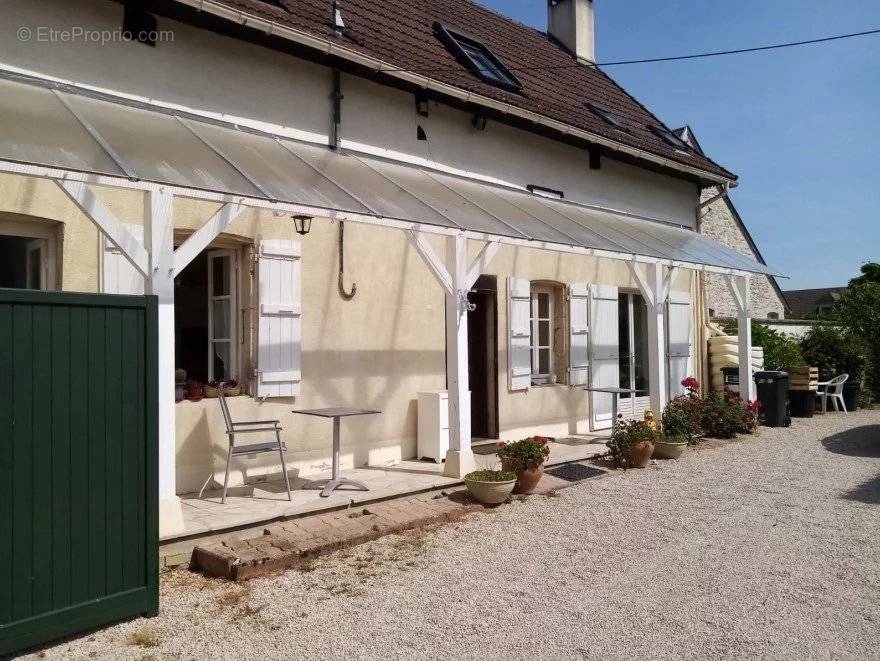 Maison à VARENNES-LE-GRAND