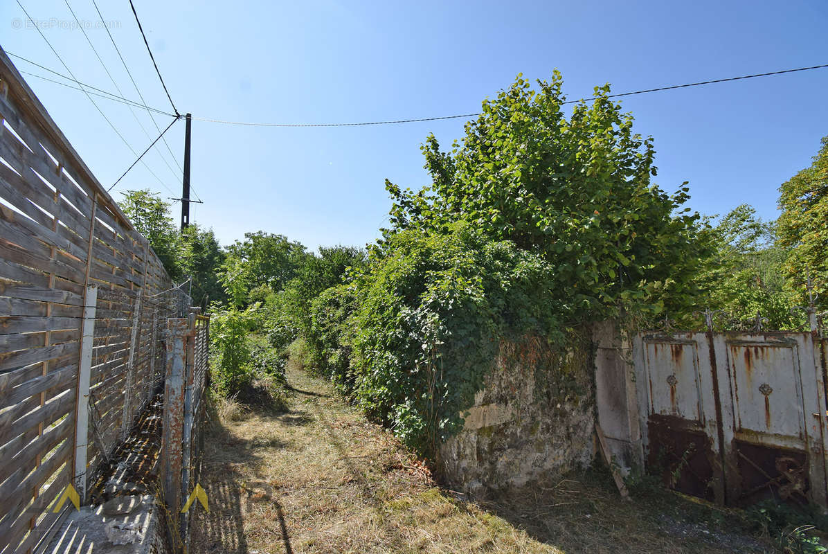 Maison à SAINT-MARTIN-DE-BAVEL