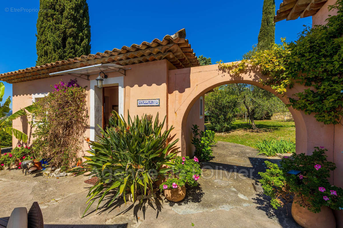 Maison à VALBONNE