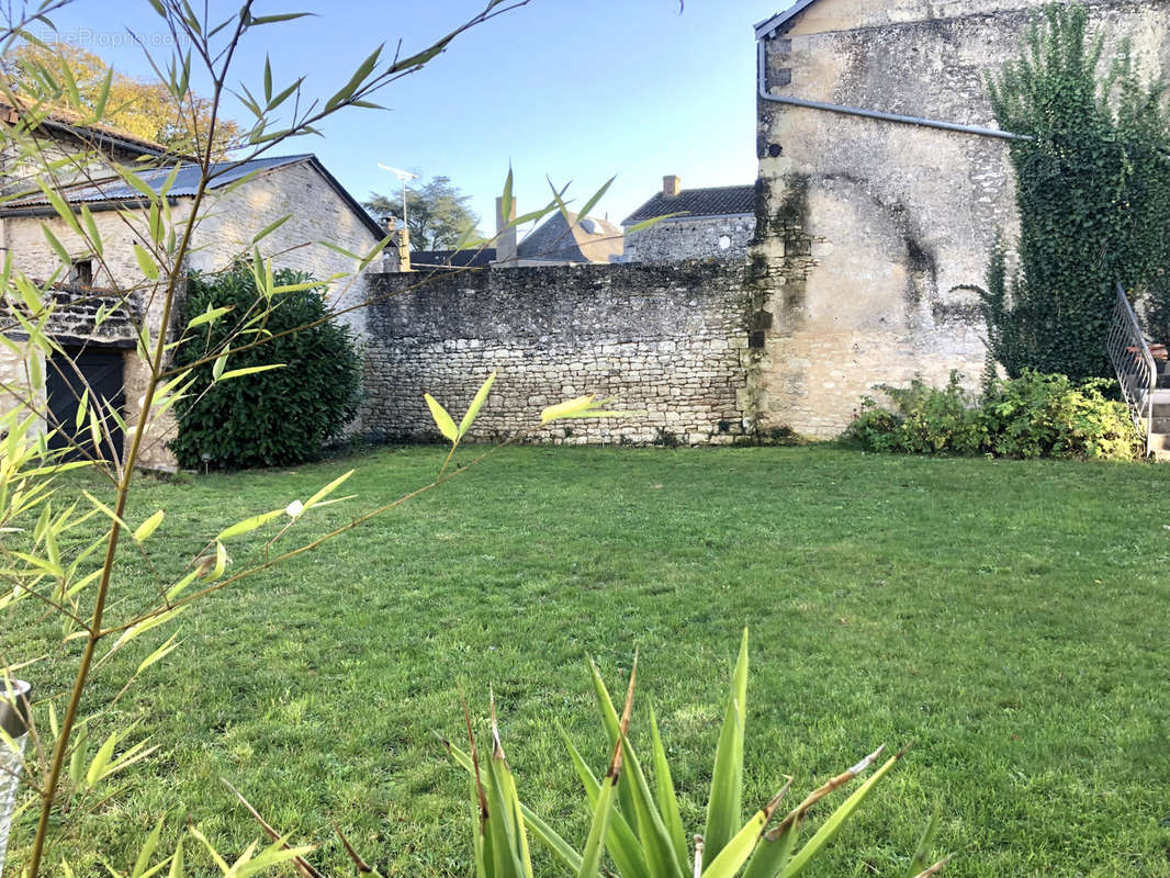 Maison à MIREBEAU