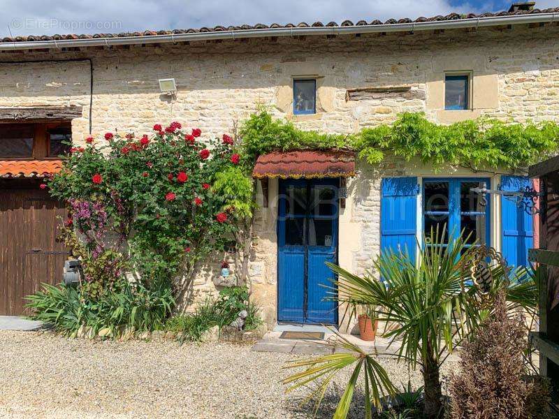 Maison à CHEF-BOUTONNE