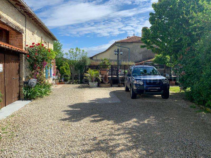 Maison à CHEF-BOUTONNE