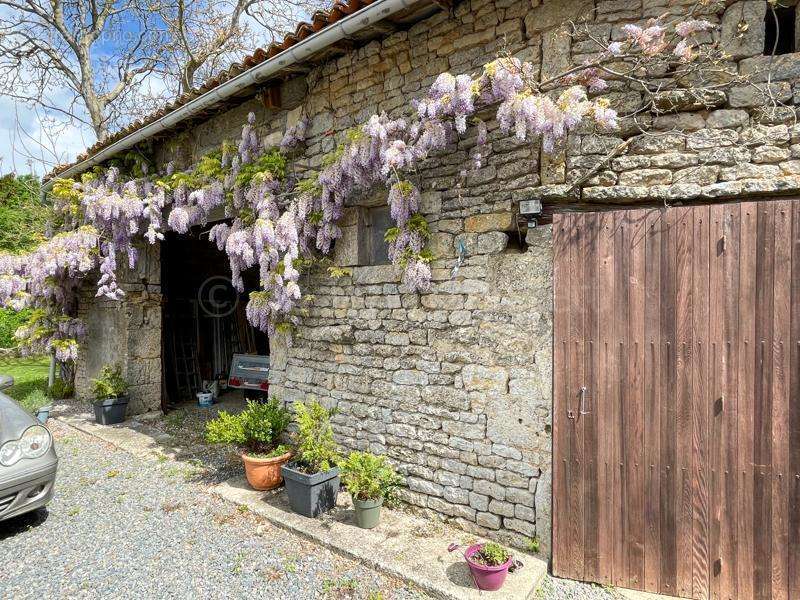 Maison à CHEF-BOUTONNE