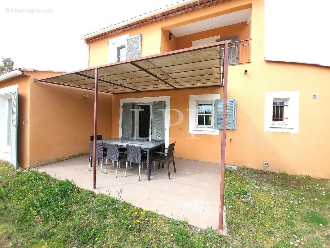 Maison à SAINT-SATURNIN-LES-APT