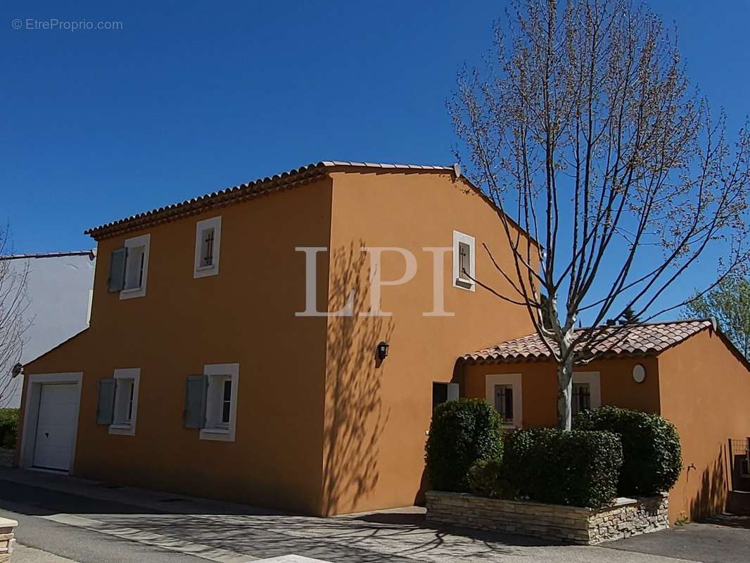 Maison à SAINT-SATURNIN-LES-APT