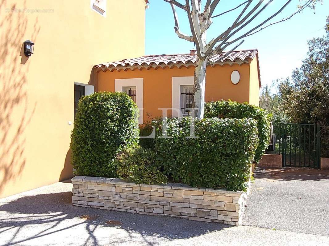 Maison à SAINT-SATURNIN-LES-APT