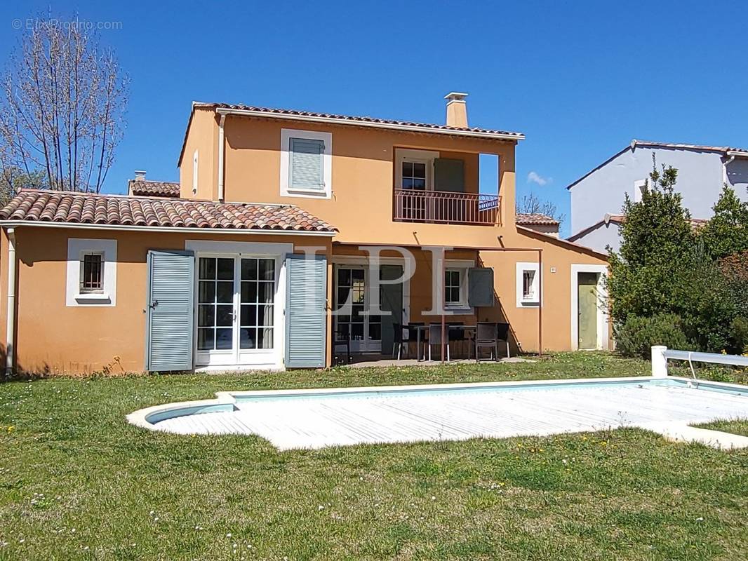 Maison à SAINT-SATURNIN-LES-APT