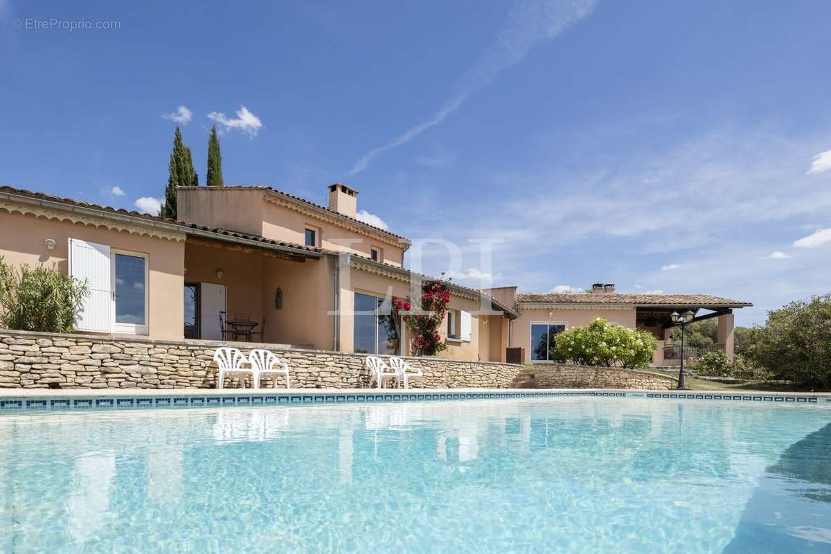 Maison à SAINT-SATURNIN-LES-APT