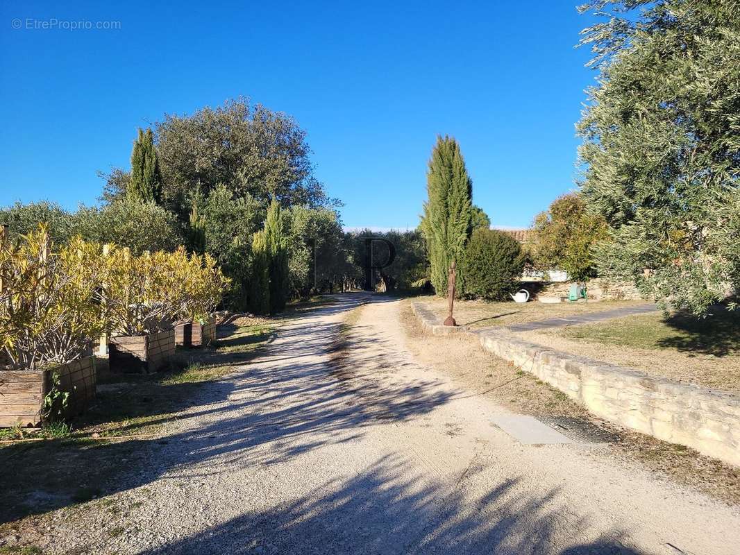 Maison à SAINT-SATURNIN-LES-APT