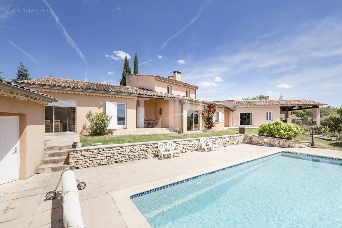 Maison à SAINT-SATURNIN-LES-APT