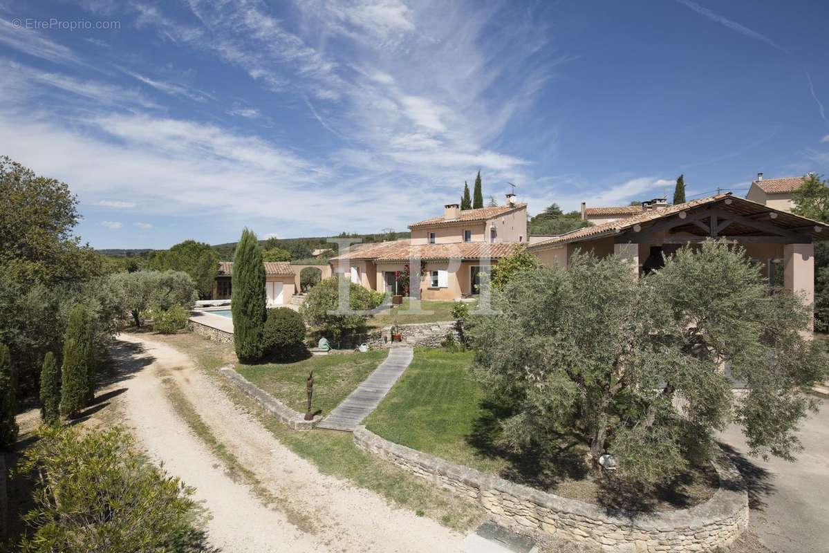 Maison à SAINT-SATURNIN-LES-APT