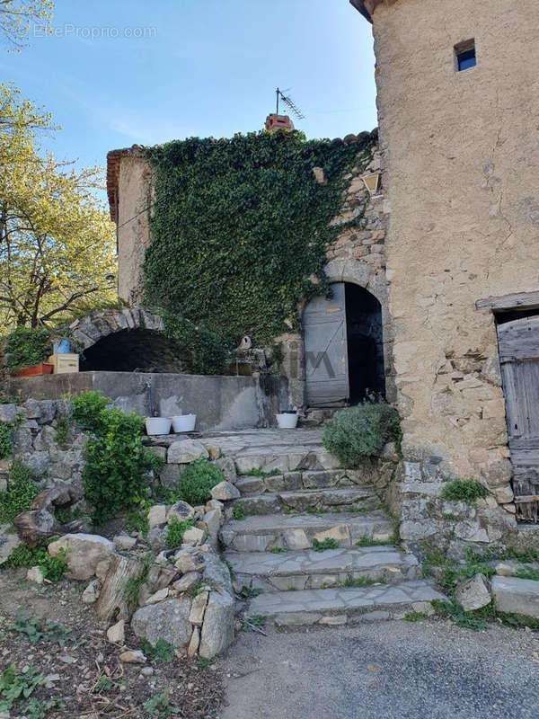 Maison à SAINT-ROMAN-DE-CODIERES