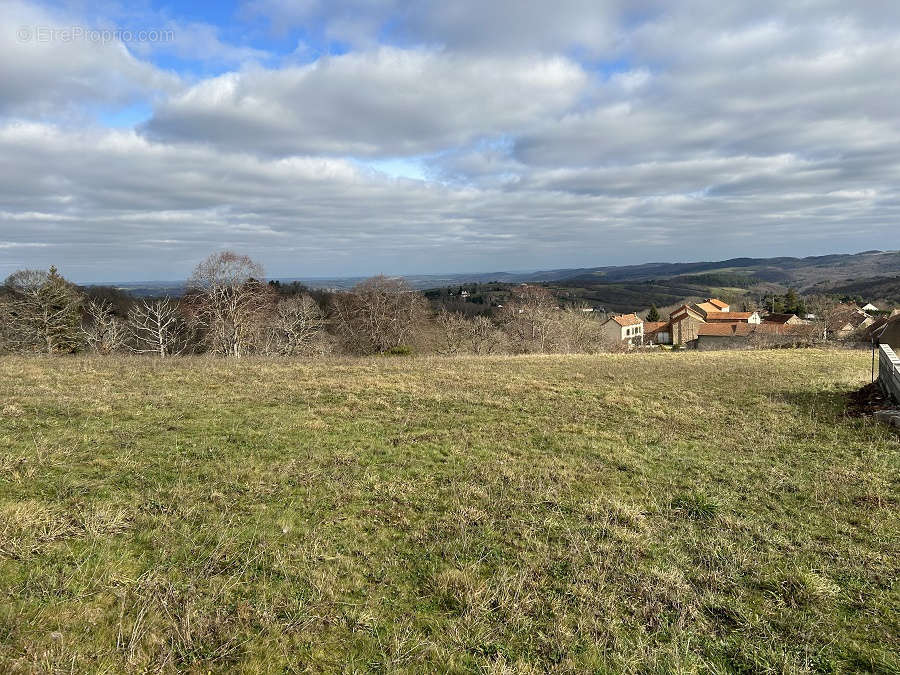 Terrain à MARCILLAT