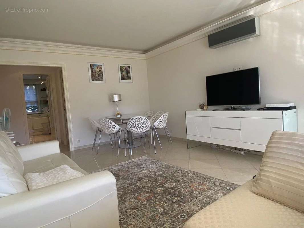 Appartement à VALLAURIS