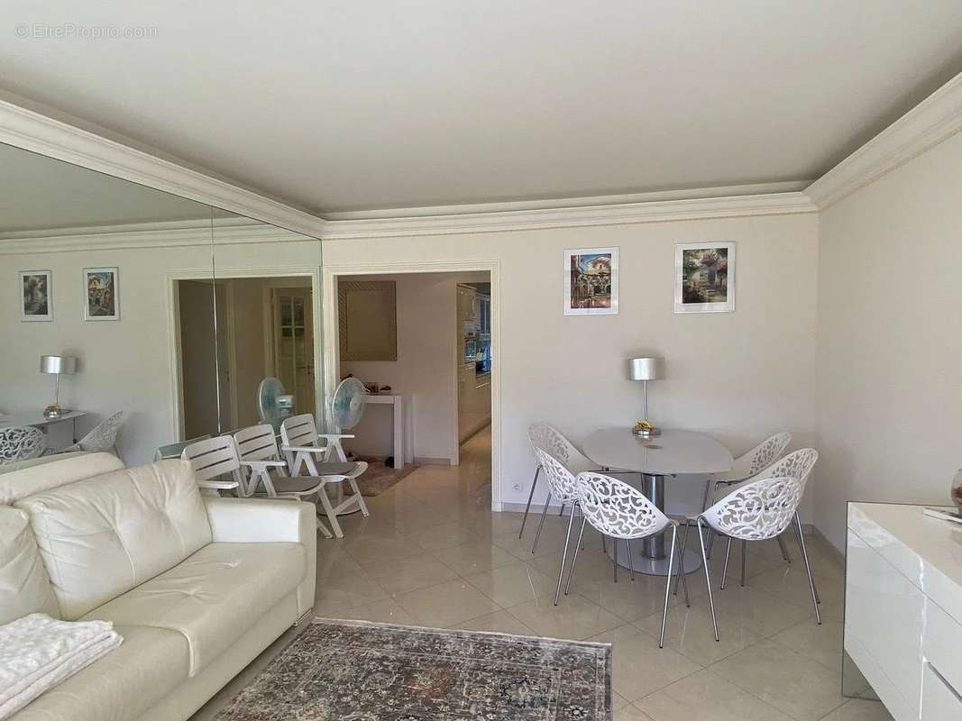 Appartement à VALLAURIS