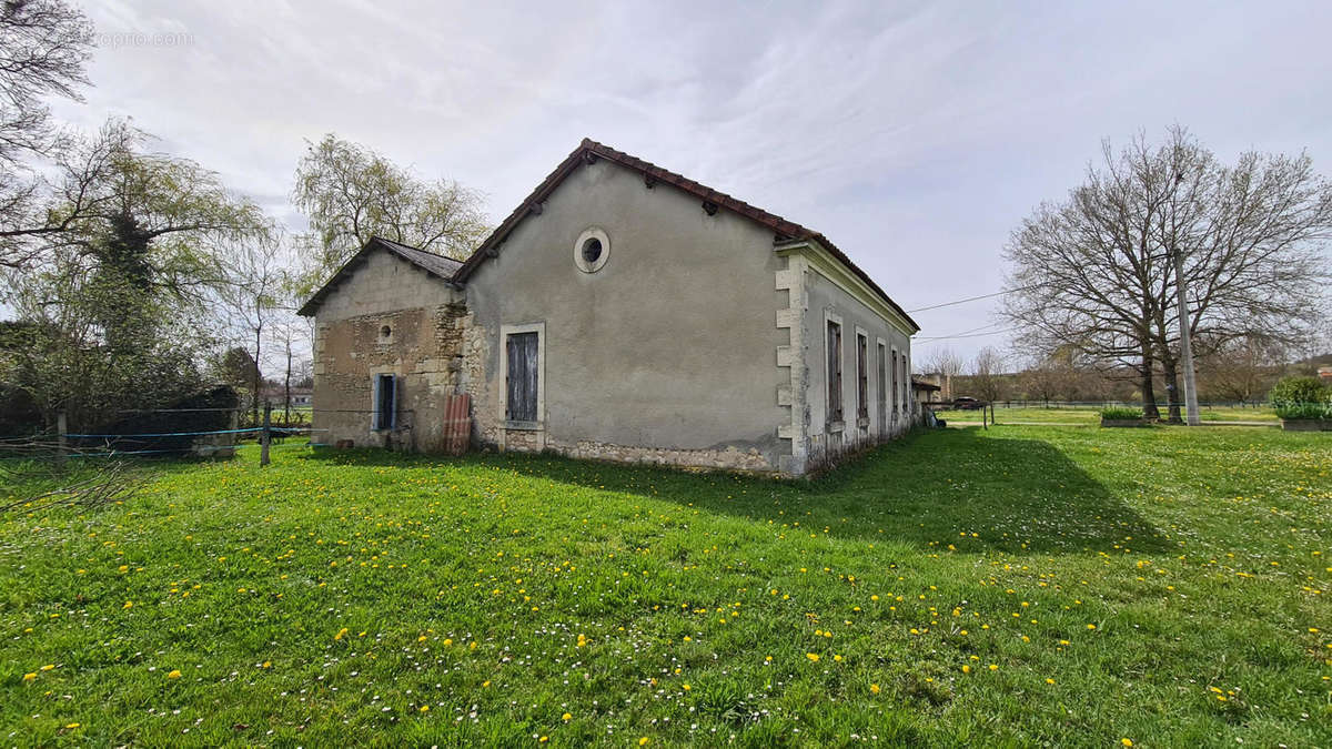 Charente maison a vendre for sale. no neighbours.  - Maison à AUBETERRE-SUR-DRONNE