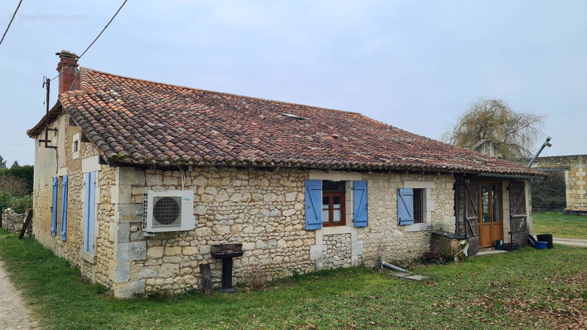 Charente maison a vendre for sale. no neighbours.  - Maison à AUBETERRE-SUR-DRONNE