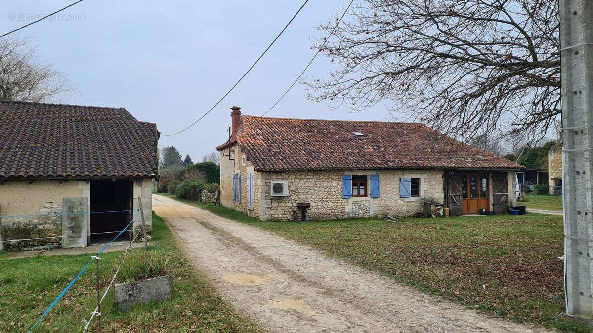 Charente maison a vendre for sale. no neighbours.  - Maison à AUBETERRE-SUR-DRONNE