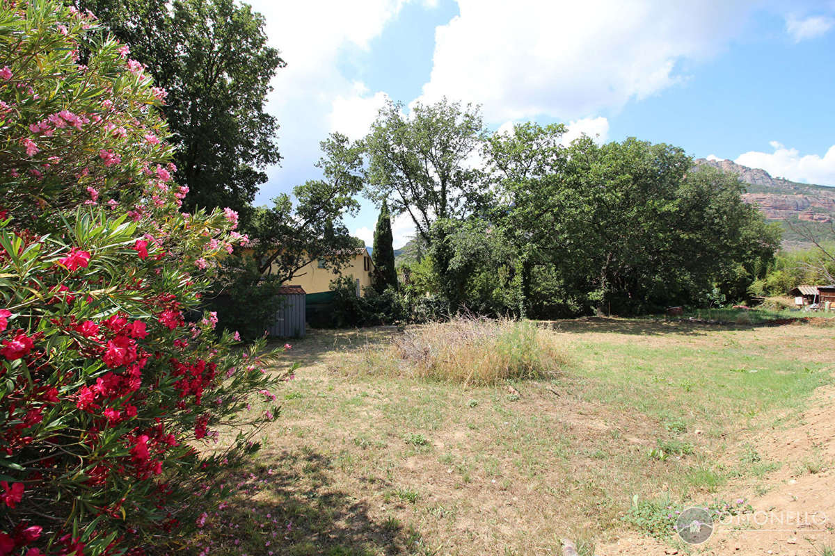 Terrain à ROQUEBRUNE-SUR-ARGENS