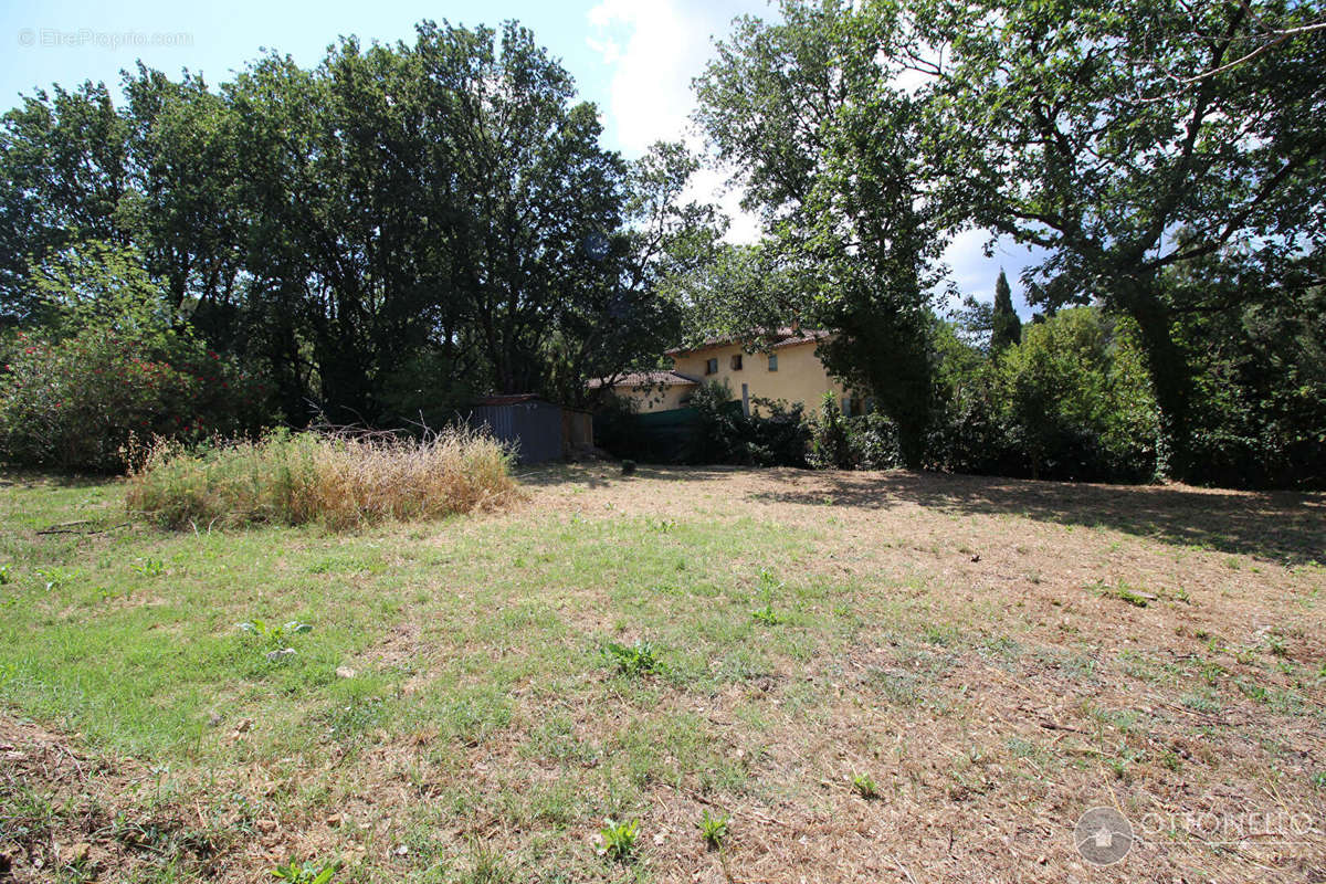 Terrain à ROQUEBRUNE-SUR-ARGENS