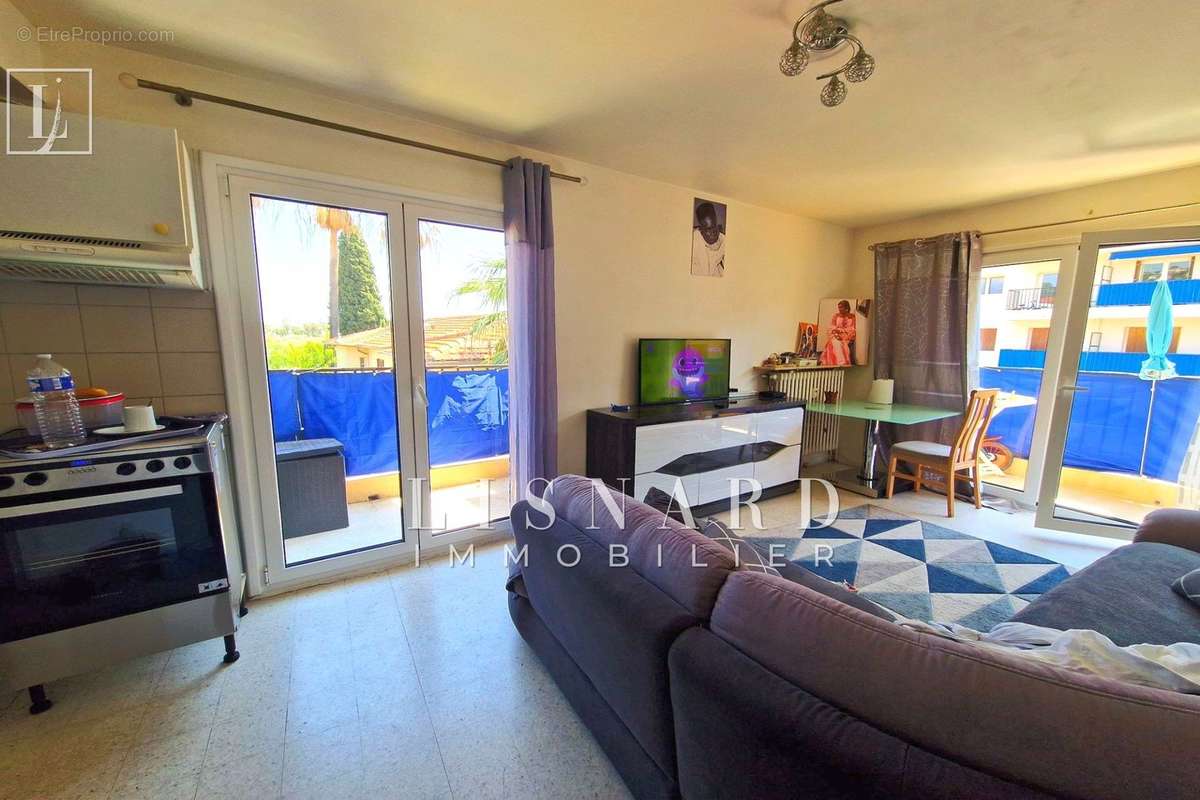 Appartement à VALLAURIS