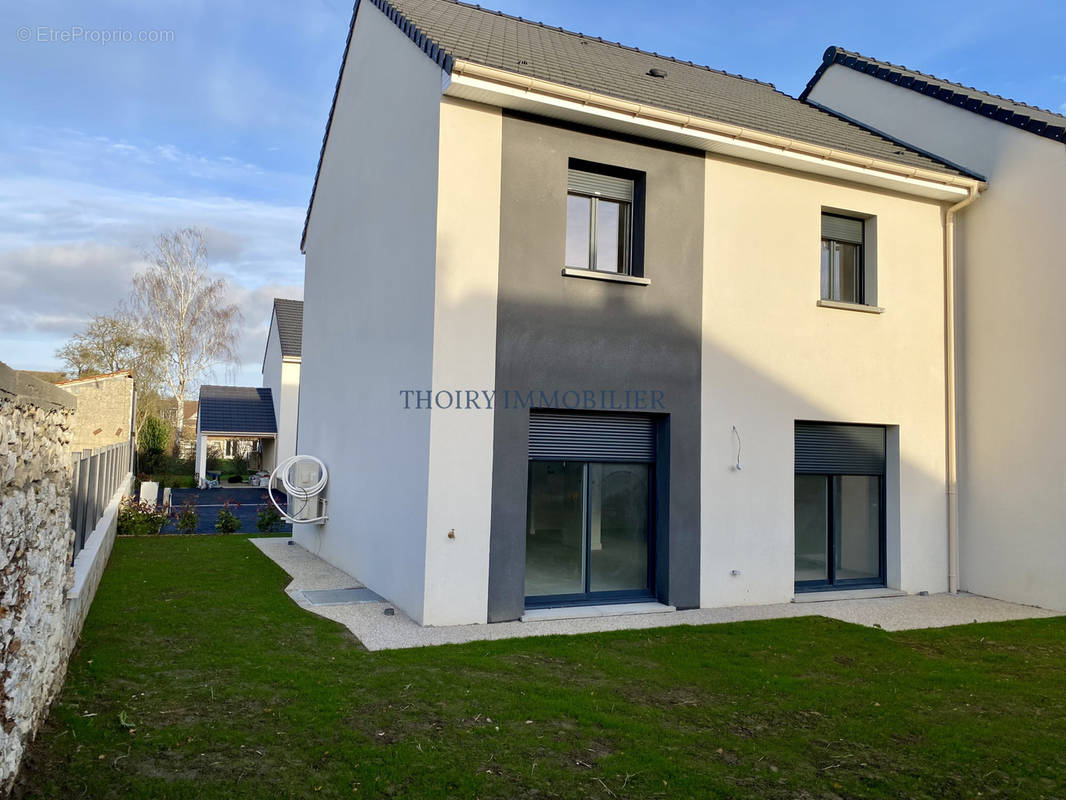 Maison à THOIRY