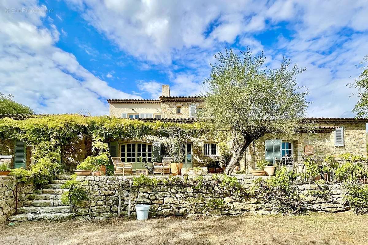 Maison à VALBONNE