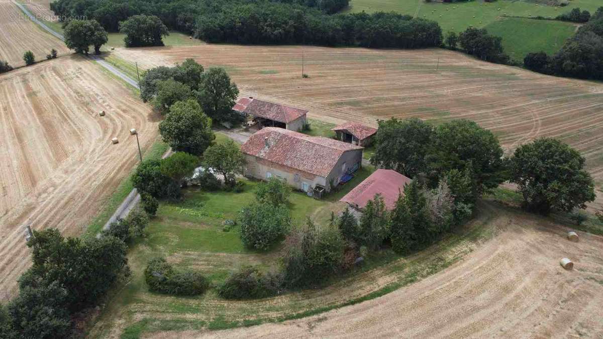 Maison à AURIGNAC