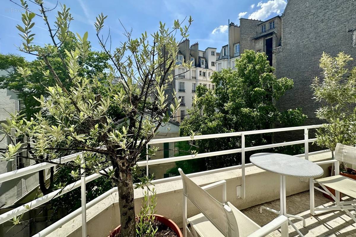 Appartement à NEUILLY-SUR-SEINE