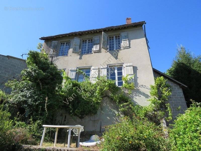 Maison à SEGUR-LE-CHATEAU