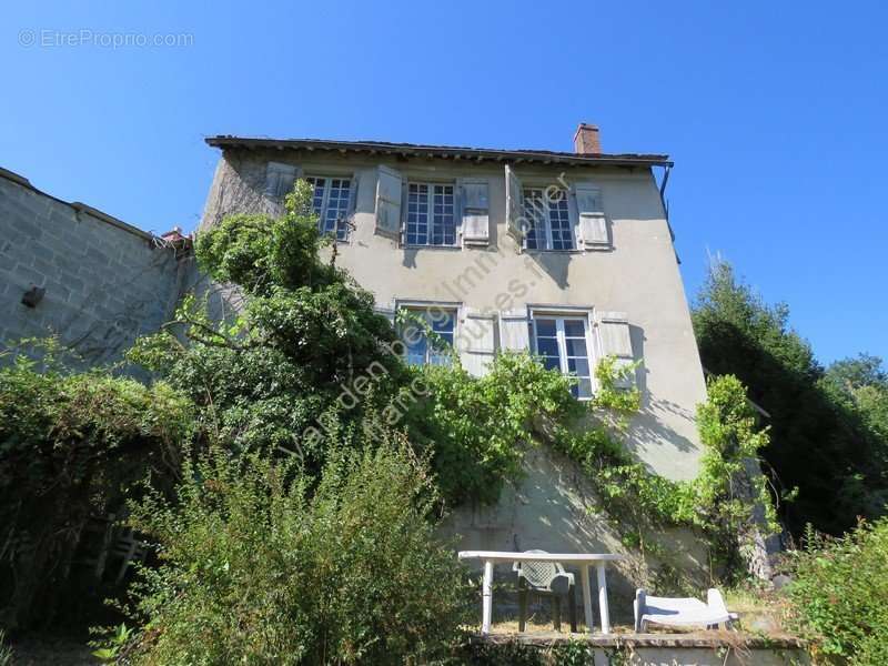 Maison à SEGUR-LE-CHATEAU