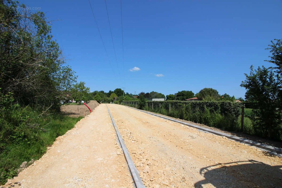 Terrain à MEAUZAC