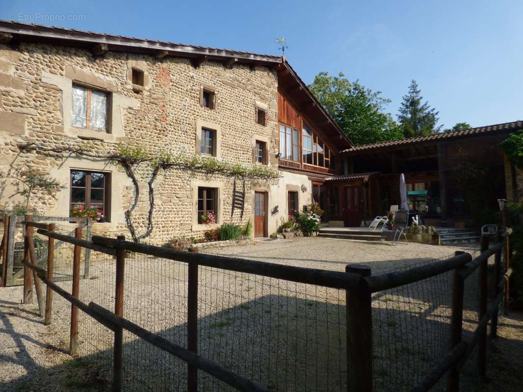 Maison à SAINT-CHRISTOPHE-ET-LE-LARIS